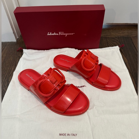Salvatore Ferragamo slide rubber sandals - Picture 2 of 7